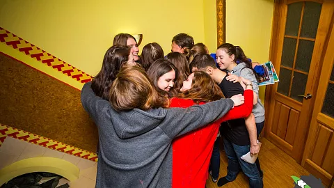 Давайте обниматься:  дефицит объятий в детском возрасте приводит к неумению любить