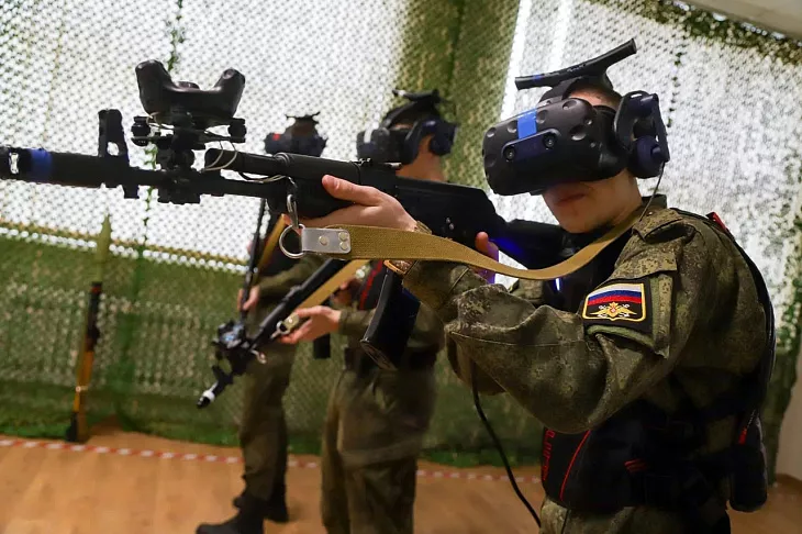 Будем развивать и дальше: губернатор Алексей Беспрозванных посетил Военный учебный центр БФУ |  2