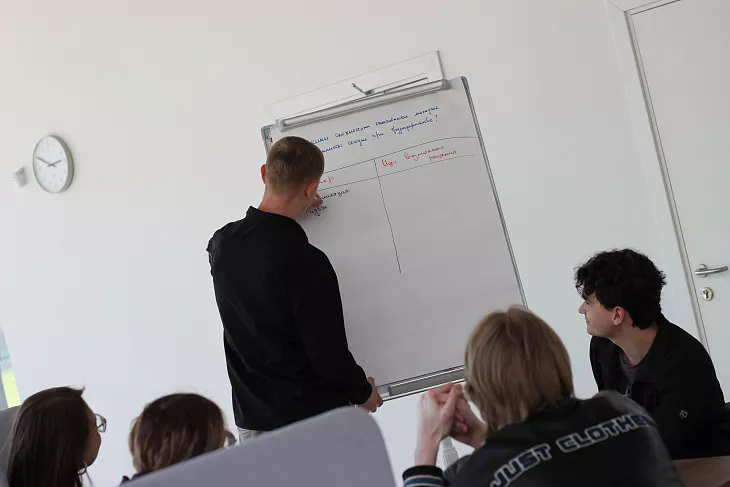 Завершилась акселерационная программа «Карьерный компас»: стратегическая сессия, диалог с&nbsp;работодателями и&nbsp;награждение лучших |  2