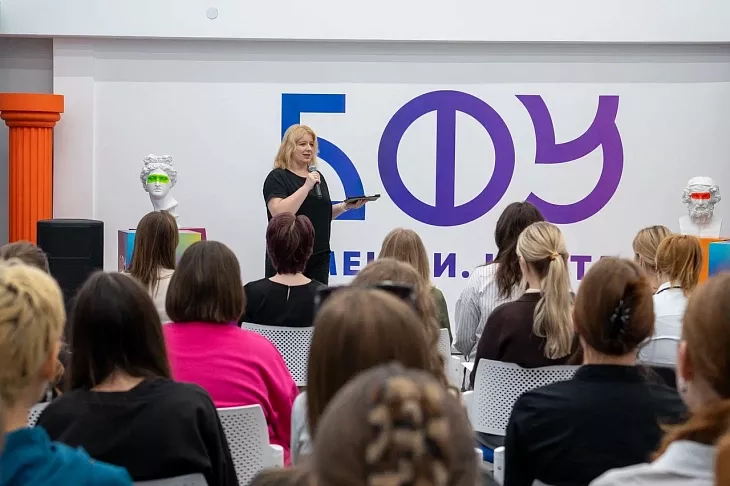 Человек vs ИИ: студенты и преподаватели Высшей школы лингвистики отметили День переводчика |  4