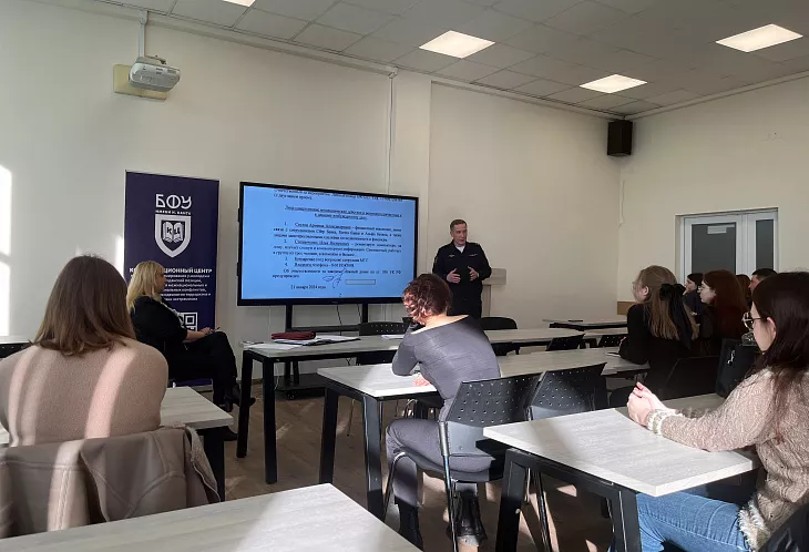 Начальник полиции Калининградской области провел встречу со&nbsp;студентами БФУ  в&nbsp;формате открытого диалога |  2