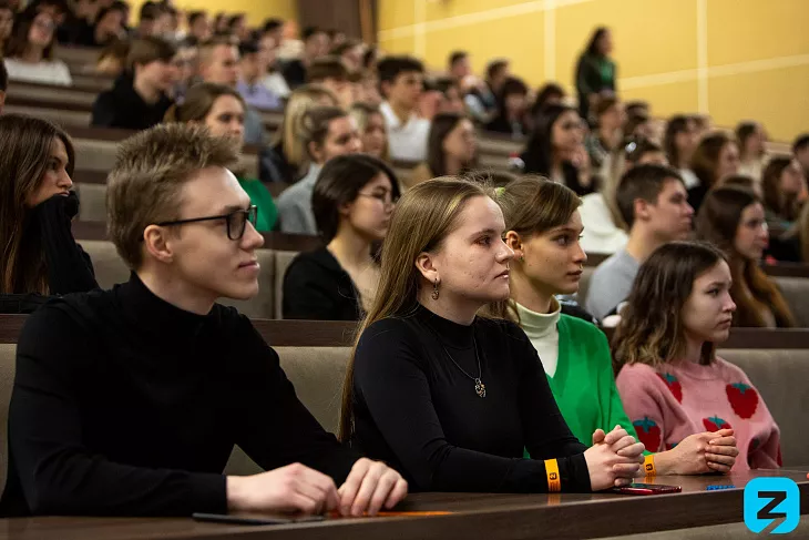 Будь профи: как&nbsp;составить резюме и&nbsp;начать свое дело, рассказали студентам спикеры форума Российского общества «Знание» |  1