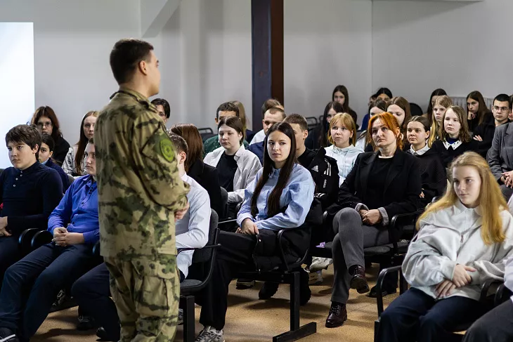 Специалисты БФУ и&nbsp;представители полиции обсудили со&nbsp;старшеклассниками Озерска вопросы обеспечения безопасности |  1