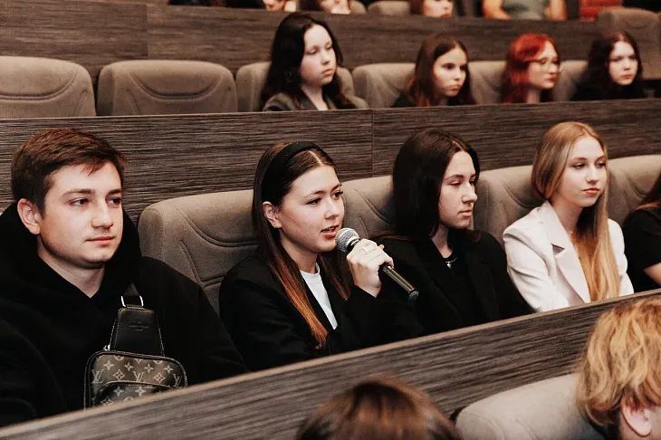 В БФУ им. И. Канта прошел открытый диалог с участником СВО и председателем совета регионального отделения Движения Первых Кириллом Сутыкой |  5