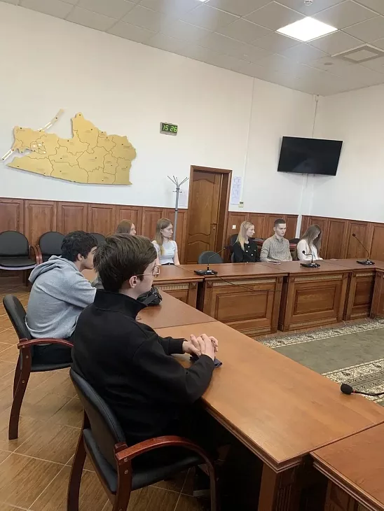 Студенты БФУ обсудили профессиональный долг и&nbsp;вызовы современного мира в&nbsp;Калининградском областном суде |  2