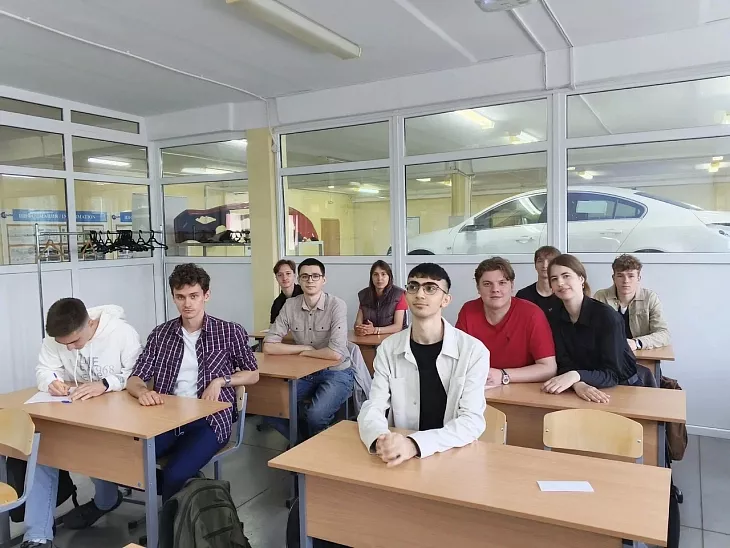 Студенты Института высоких технологий БФУ проходят практику на&nbsp;автомобильном заводе «Автотор» |  1