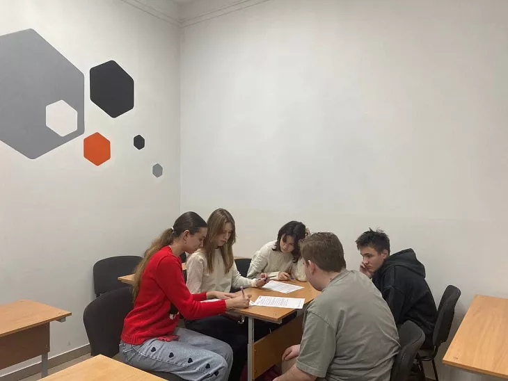В 40-й гимназии прошел открытый урок по&nbsp;цифровой грамотности: как&nbsp;не&nbsp;стать жертвой манипуляций в&nbsp;сети |  1
