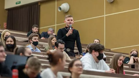 Студенты Юридического института, ИФМНиИТ и ИТИ встретились с ректором