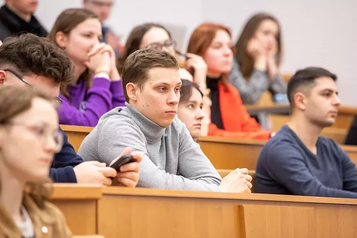 Ректор БФУ провел встречу со студентами по теме чудо-стипендии |  2