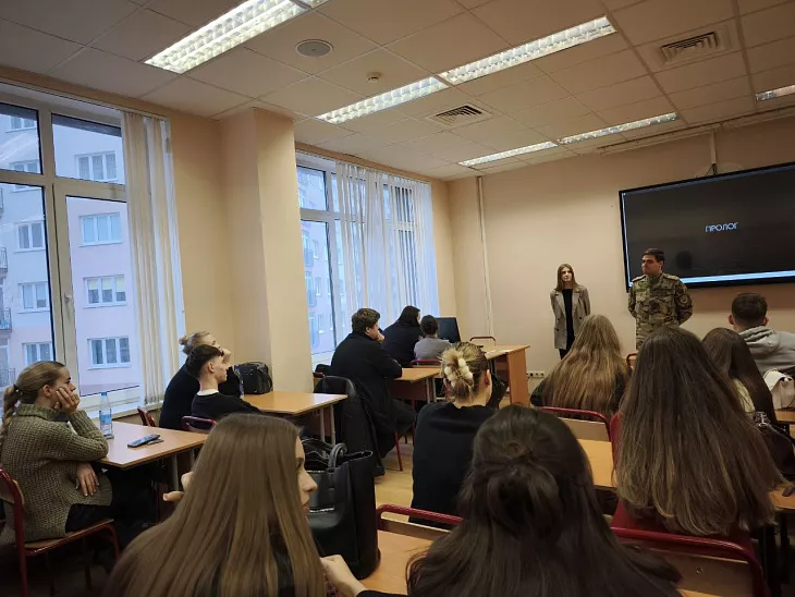 Открытый диалог: будущие правоохранители обсудили с полицейскими манипуляции наркоторговцев и противодействие им |  3