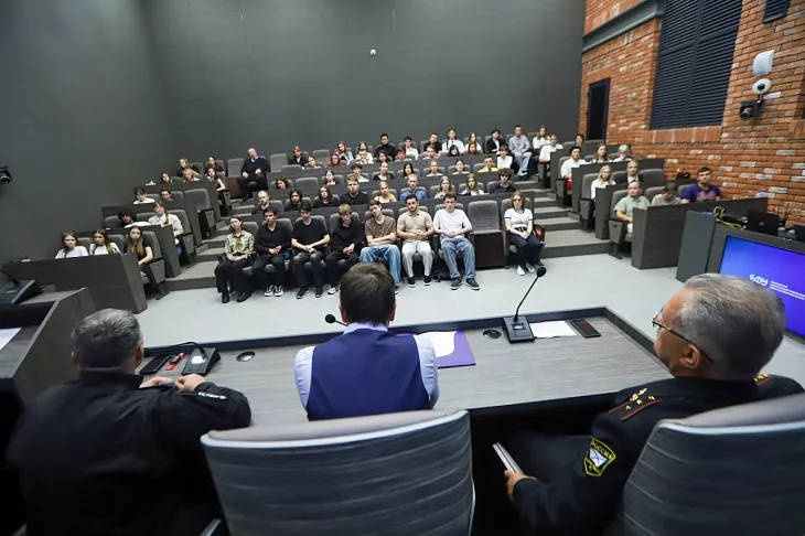В День солидарности в борьбе с терроризмом в БФУ им. И. Канта состоялся открытый диалог с участниками контртеррористических операций |  1