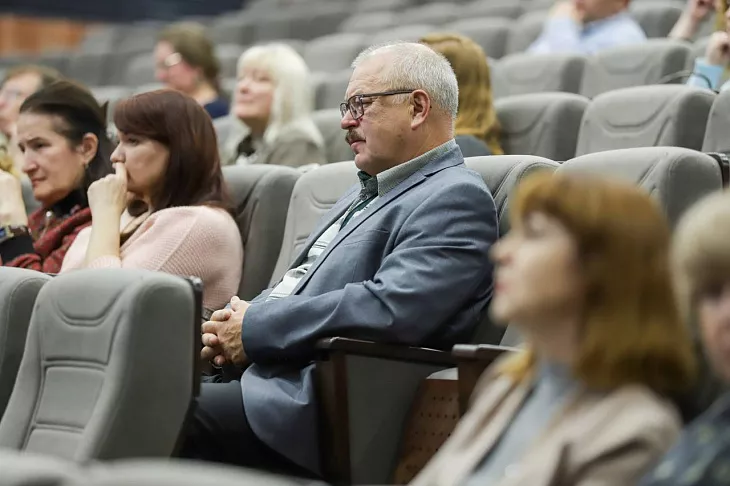 Важно повысить уровень взаимодействия и доверия: ректор БФУ им. И. Канта  провел встречу с преподавателями |  6