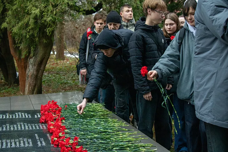 Студенты и сотрудники университета приняли участие в памятной акции, приуроченной ко Дню Неизвестного Солдата |  4