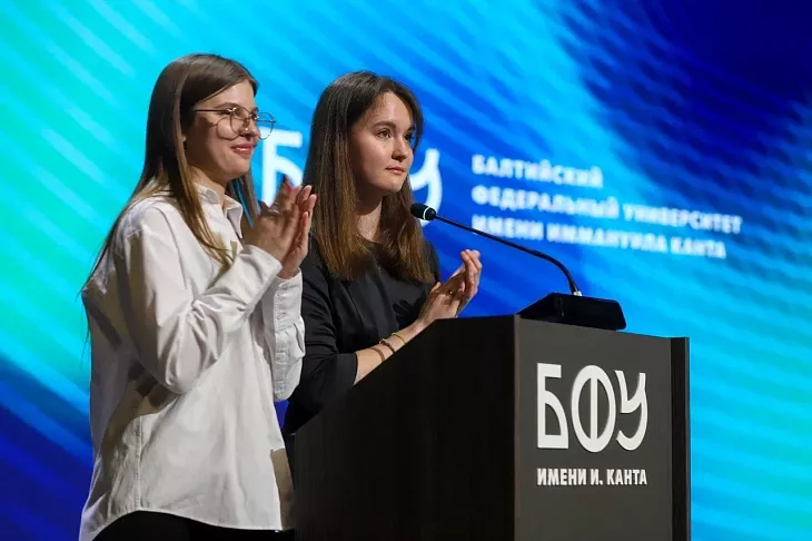 Шоу талантов, викторины и&nbsp;круассаны: студенты-лингвисты отметили День французского языка |  2