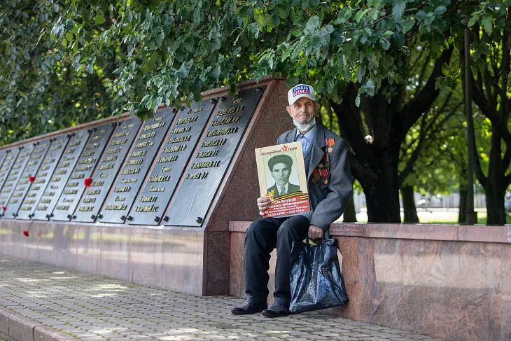 Студенты БФУ возложили цветы на&nbsp;площади маршала Василевского |  23