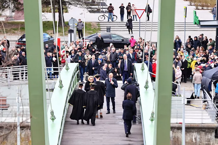 Студенты БФУ им.&nbsp;И.&nbsp;Канта открыли Философский мост вместе с&nbsp;губернатором и&nbsp;главой Совфеда |  3
