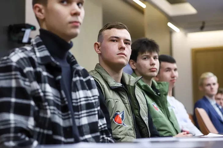 «11 лет в единстве»: студенты БФУ им. И. Канта обсудили социальные проекты с активистами Севастополя  |  4
