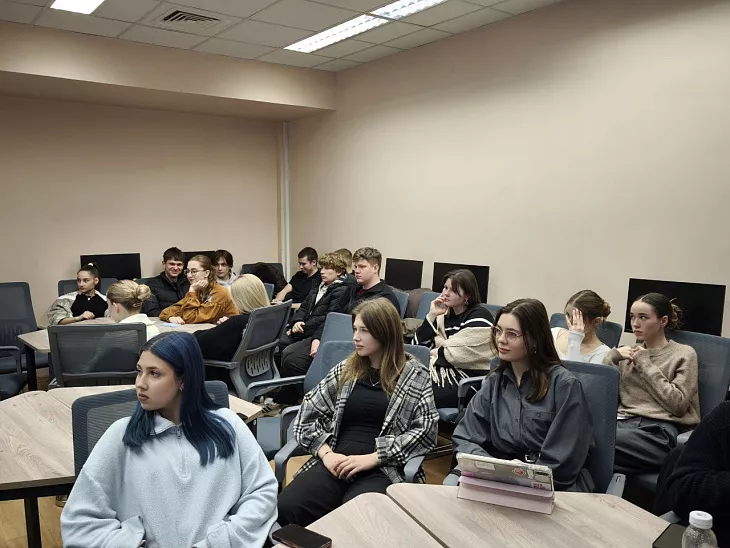 Открытый диалог: эксперт по&nbsp;противодействию недостоверной информации АНО «Диалог Регионы» встретился с&nbsp;будущими управленцами |  2