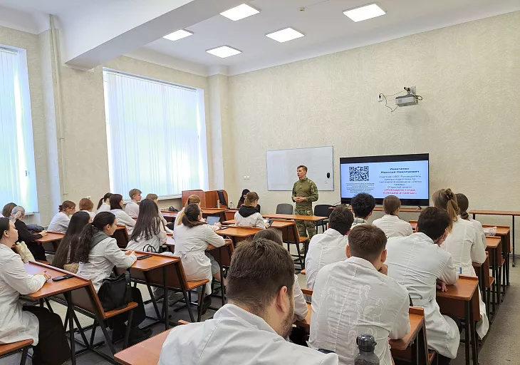 Дискуссионная площадка «Открытый диалог»: студентам рассказали о реалиях тактической медицины в условиях СВО |  3