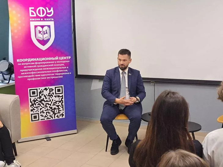 Дискуссионная площадка «Открытый диалог»: в молодежном пространстве «Юность» говорили о политике  |  2