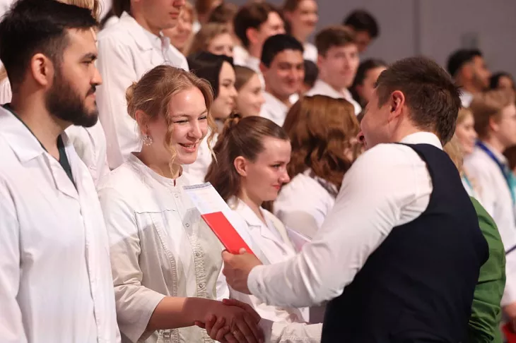 2737 поводов для гордости: в БФУ им. И. Канта вручают дипломы выпускникам |  4