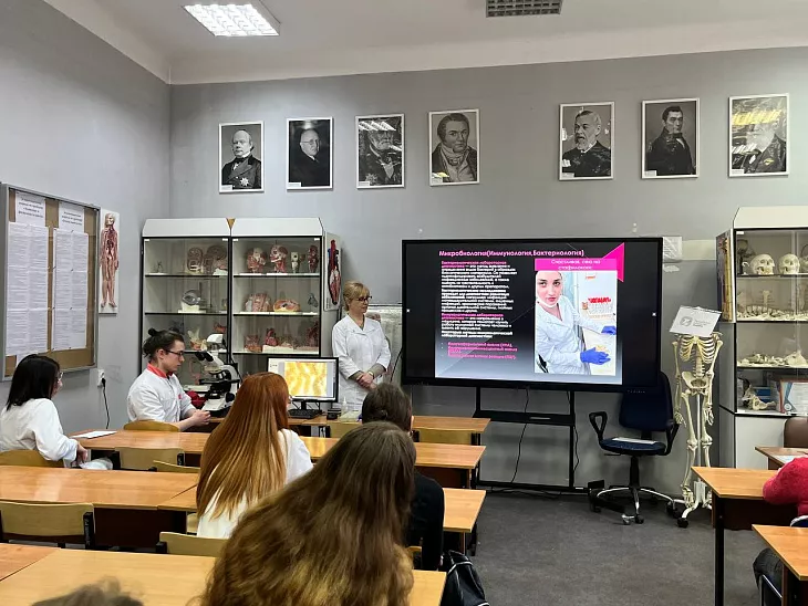 От моделирования зубов до фармации будущего: профориентационные мастер-классы проходят для школьников Калининграда |  8