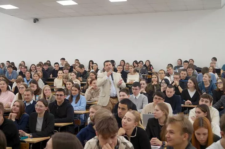 Профессор БФУ им. И. Канта представил доклад о вечных конституционных ценностях на Уральском юридическом форуме  |  1