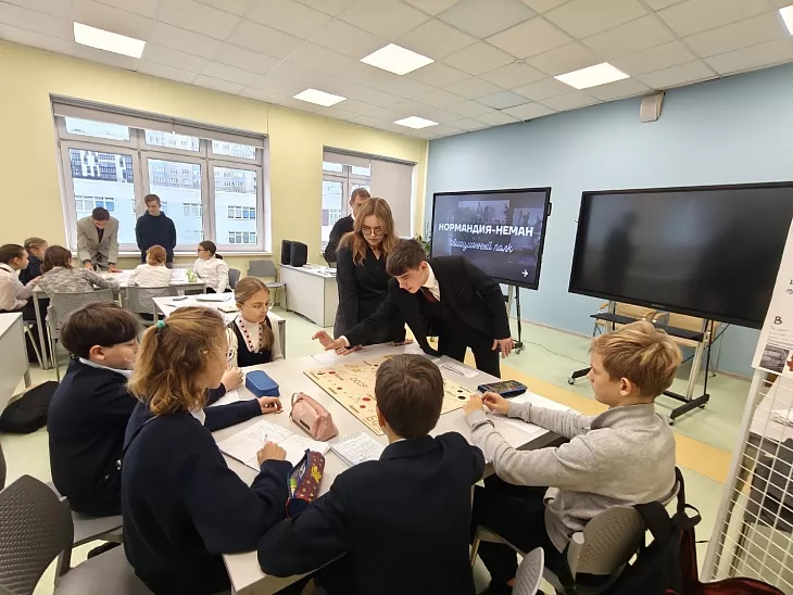 Студенты-историки БФУ им. Канта рассказали гимназистам о легендарном авиаполке «Нормандия — Неман» |  2