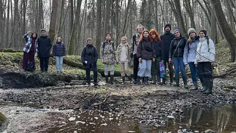 Магистранты-биологи обнаружили краснокнижного красного коршуна и&nbsp;редкие лишайники в&nbsp;ущелье Серебряного ручья