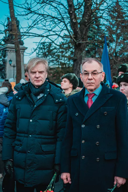 Студенты и сотрудники БФУ возложили цветы к памятнику 1200 гвардейцам |  6