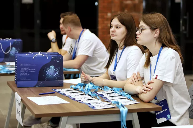 В БФУ стартовала VII Всероссийская Поспеловская конференция «Гибридные и синергетические интеллектуальные системы» (ГИСИС'2024) |  11