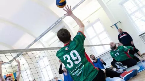 В БФУ им. И. Канта состоялся товарищеский матч по волейболу сидя