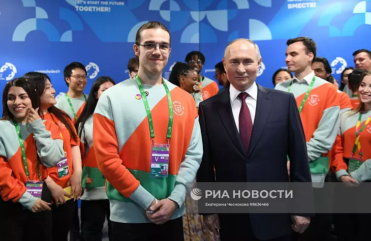 Иностранные студенты БФУ приняли участие во Всемирном фестивале молодежи в Сочи и встретились с Президентом страны |  7
