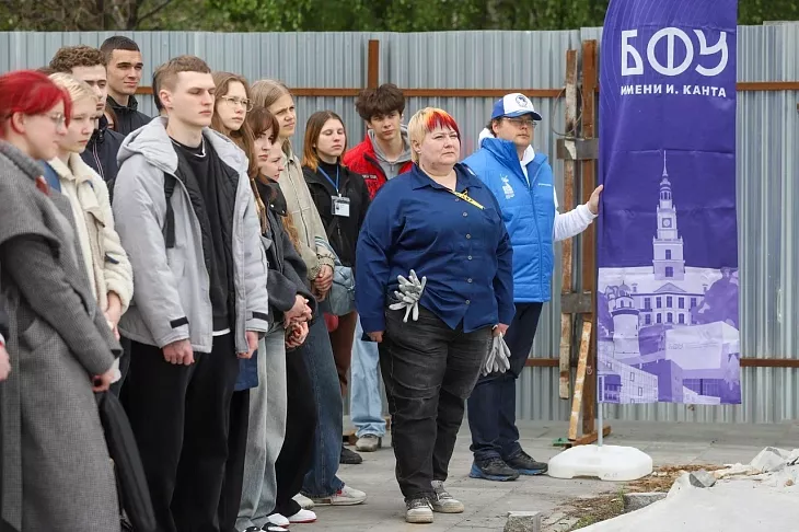 «Аллея славы»: в&nbsp;БФУ им.&nbsp;И.&nbsp;Канта студенты и&nbsp;ректор высадили березы в&nbsp;честь 81-й годовщины Великой Победы |  1