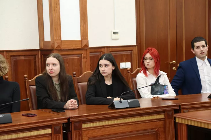 Открытый диалог: в Калининградском областном суде прошла экскурсия для будущих юристов |  3