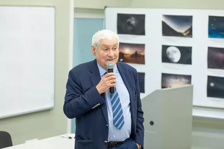 Фестиваль науки в БФУ: известный математик прочитал школьникам лекцию о суперкомпьютерах |  2