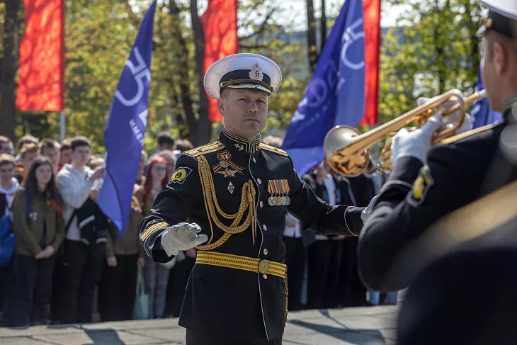 Студенты БФУ им.&nbsp;И.&nbsp;Канта возложили цветы к&nbsp;памятнику 1200 воинам-гвардейцам |  13