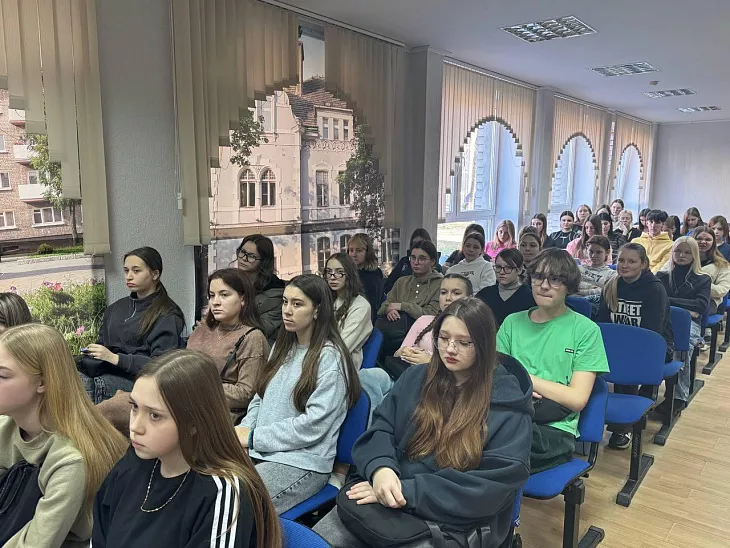Профилактика информационных угроз стала предметом открытого диалога эксперта БФУ им. И. Канта с будущими педагогами |  1