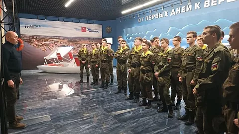 Студенты Военного учебного центра БФУ посетили судостроительный завод «Янтарь»