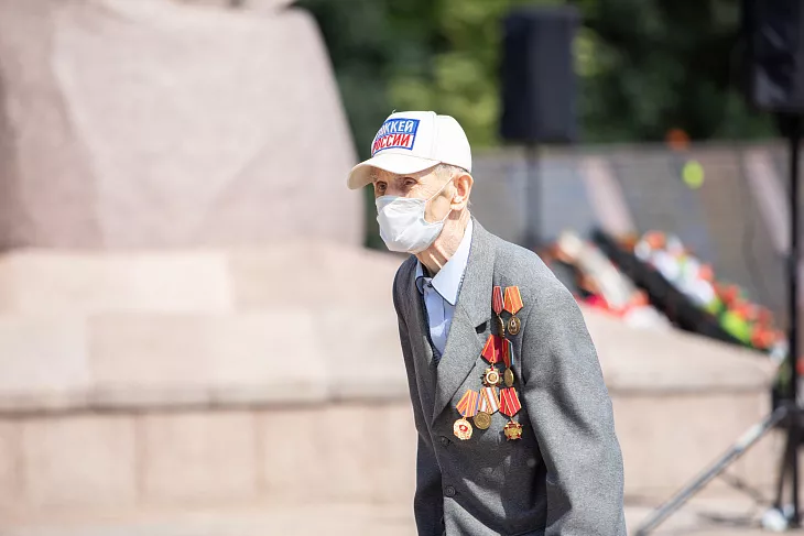 Студенты БФУ возложили цветы на&nbsp;площади маршала Василевского |  21