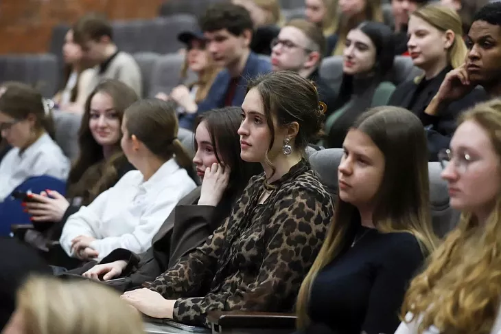 Шоу талантов, викторины и&nbsp;круассаны: студенты-лингвисты отметили День французского языка |  3