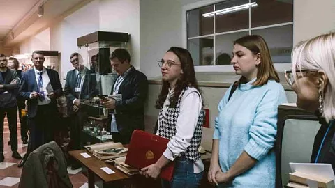 В Музее советского детства открылась выставка «Чугун и сталь: люди Вагонзавода»