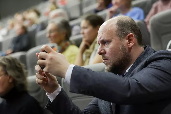 Важно повысить уровень взаимодействия и доверия: ректор БФУ им. И. Канта  провел встречу с преподавателями |  4