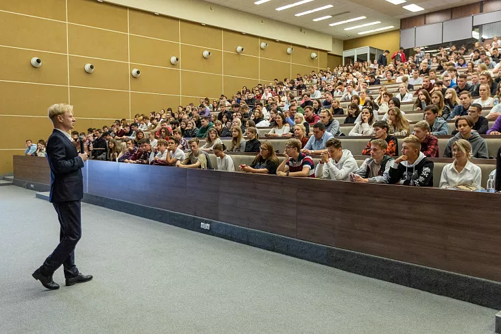 Кампус в метавселенной: ректор Александр Федоров прочитал лекцию об университетах будущего |  2