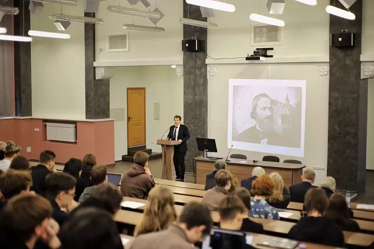 В БФУ открылась мемориальная конференция к 200-летию Густава Кирхгоффа |  12