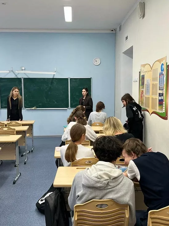 Студенты-юристы БФУ провели урок безопасности для&nbsp;восьмиклассников 40-й гимназии |  1