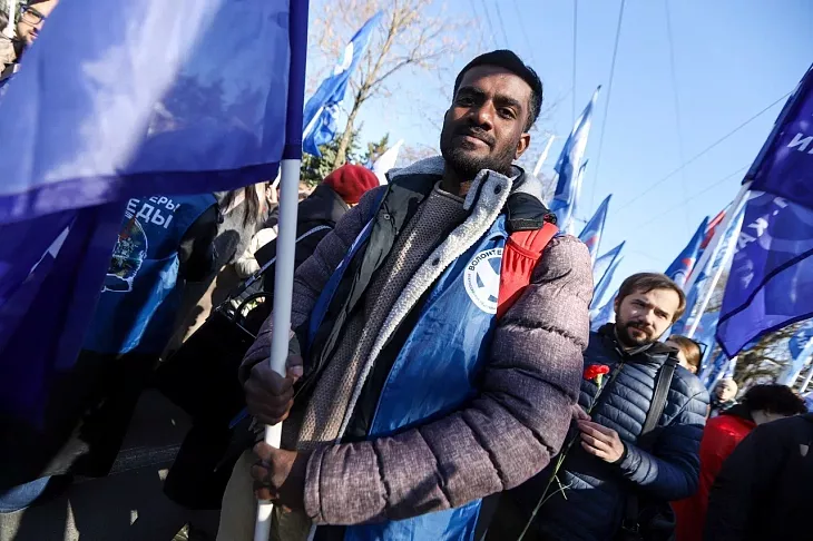 9 апреля студенты и&nbsp;сотрудники БФУ возложили цветы к&nbsp;мемориалу 1200 воинам-гвардейцам |  7