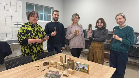 Мастерство вне&nbsp;времени: эксперт музея-заповедника «Кижи» обучила будущих реставраторов БФУ