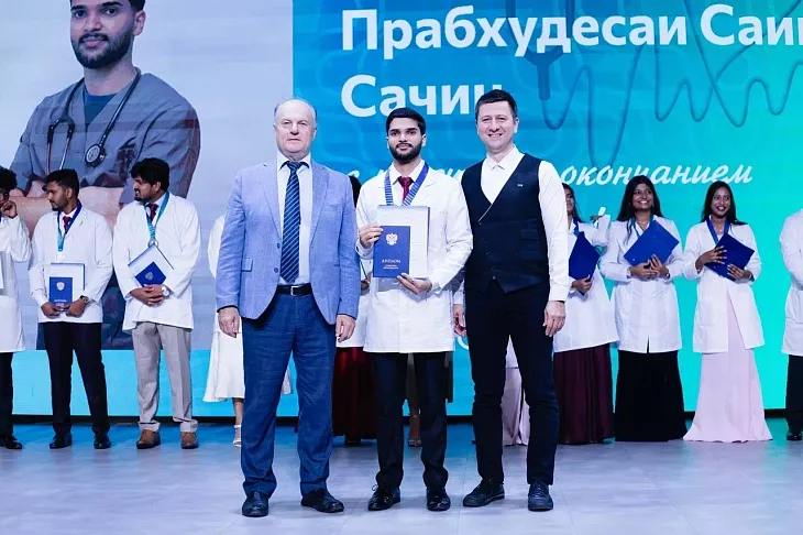 В БФУ вручили дипломы выпускникам-медикам из&nbsp;Индии, Эквадора, Бразилии и&nbsp;Германии |  15