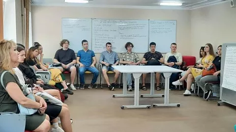В Высшей школе бизнеса и предпринимательства прошла профориентационная встреча с учениками ШИЛИ